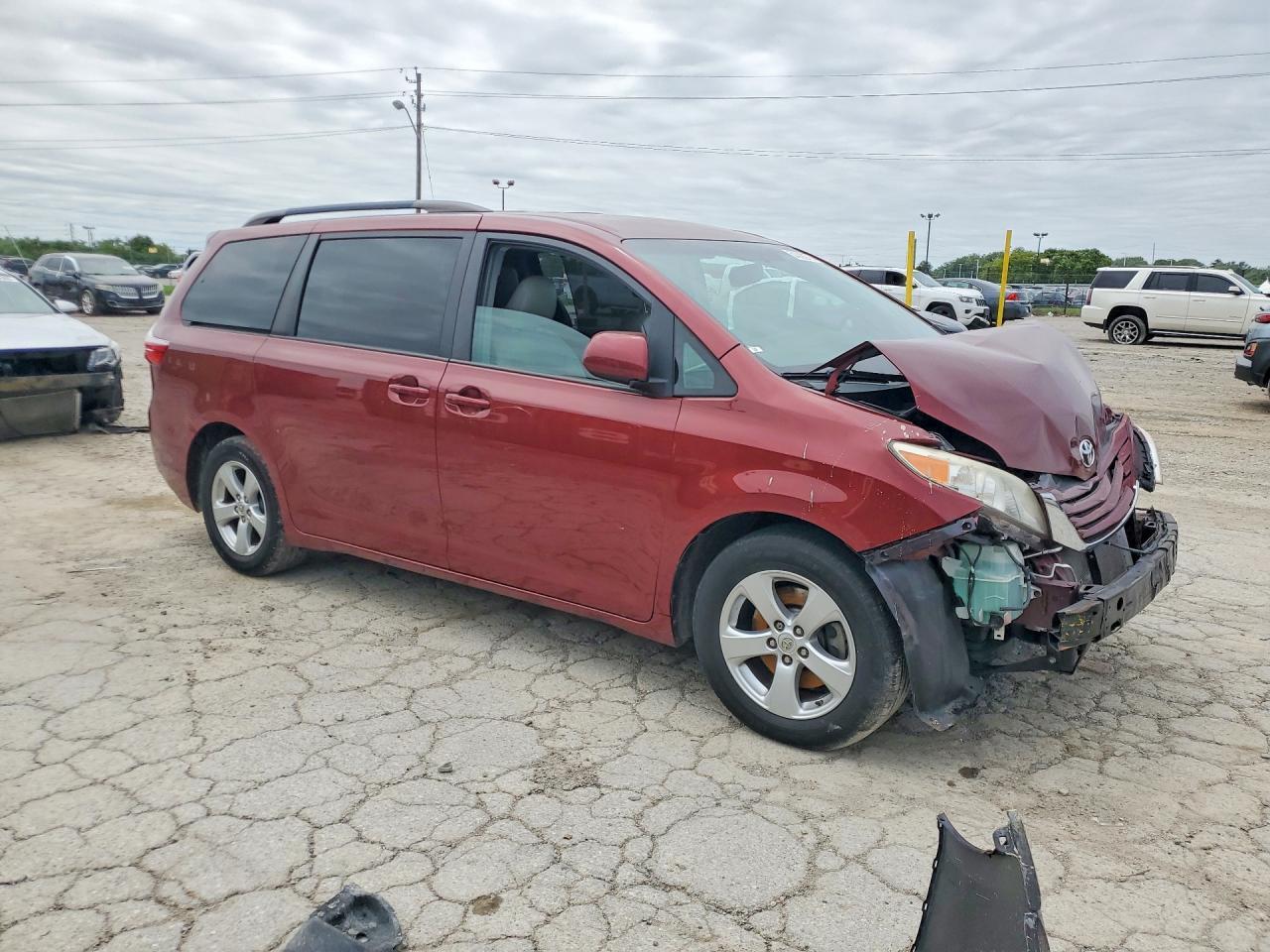2016 Toyota Sienna Le - Фото 4