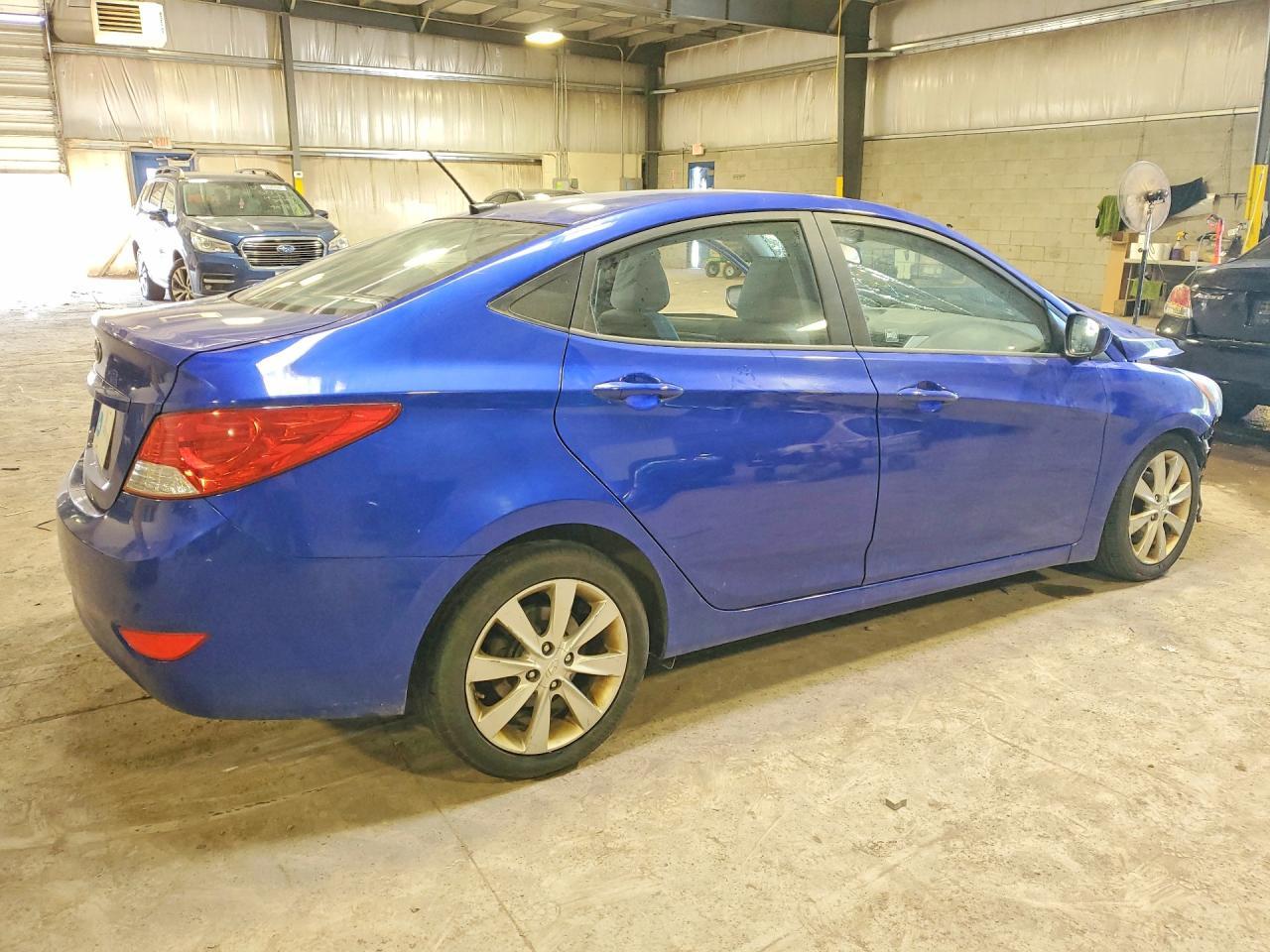 2013 Hyundai Accent Gls - Фото 3