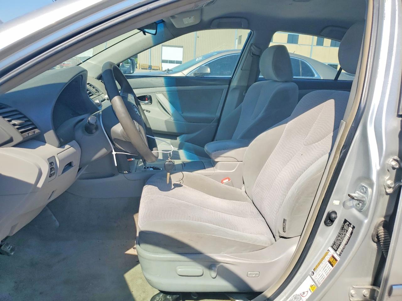 2011 Toyota Camry Le - Фото 7