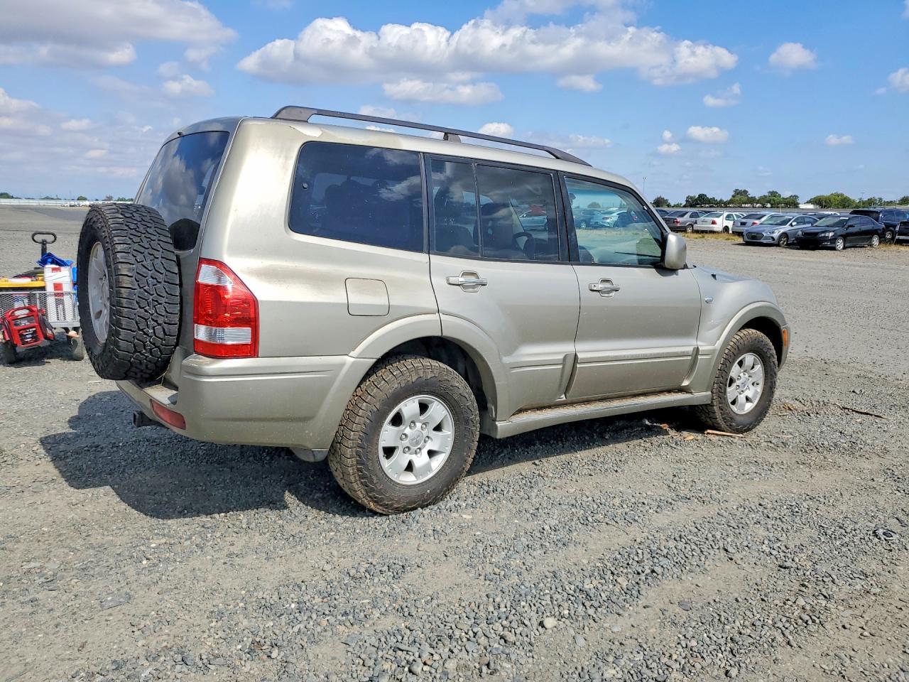 2004 Mitsubishi Montero Limited - Фото 3