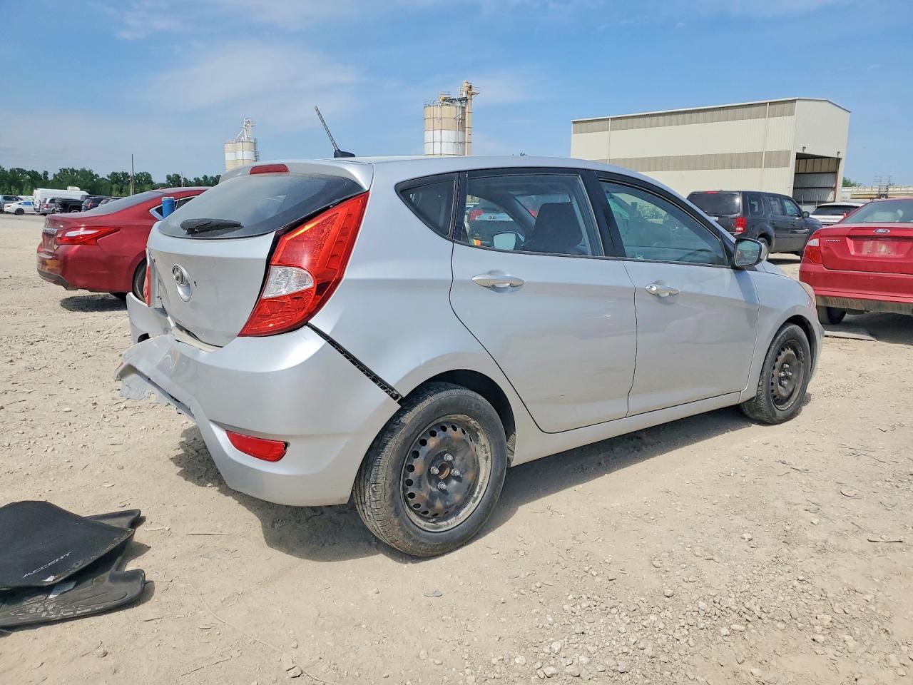 2012 Hyundai Accent - Фото 3