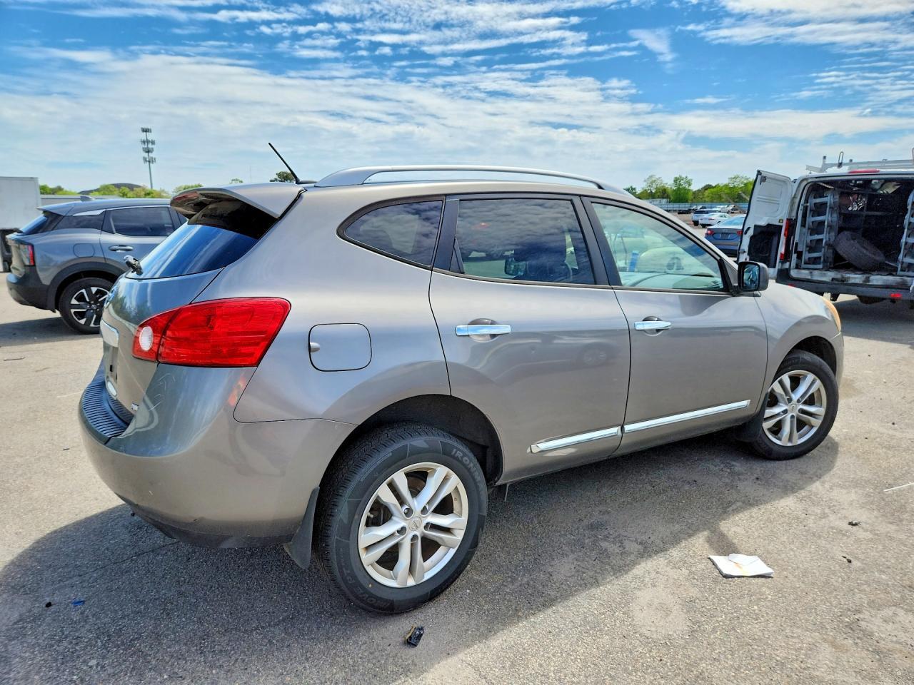 2015 Nissan Rogue Select S - Image 3