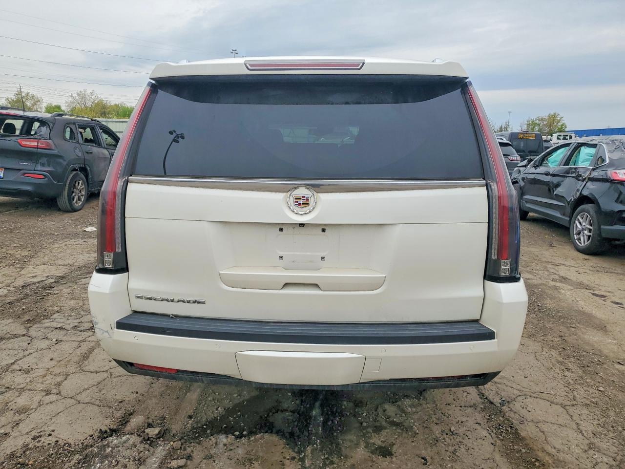 2015 Cadillac Escalade Esv Luxury - Image 6