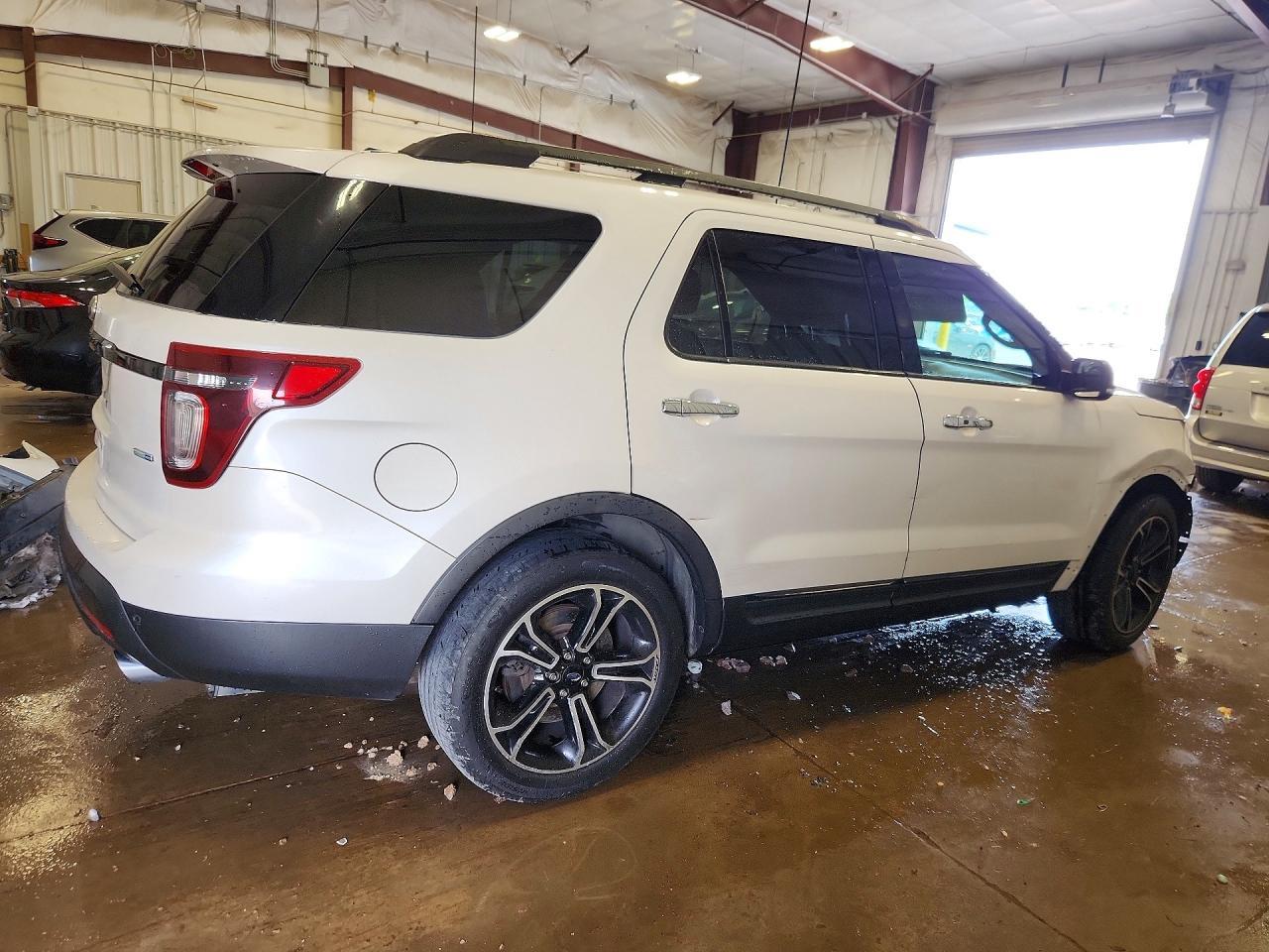 2014 Ford Explorer Sport - Image 3