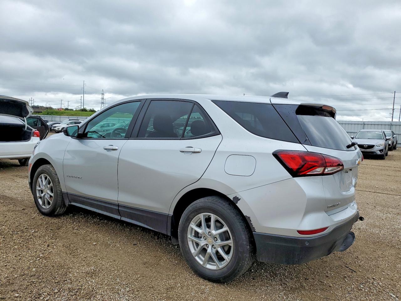 2022 Chevrolet Equinox Ls - Фото 2