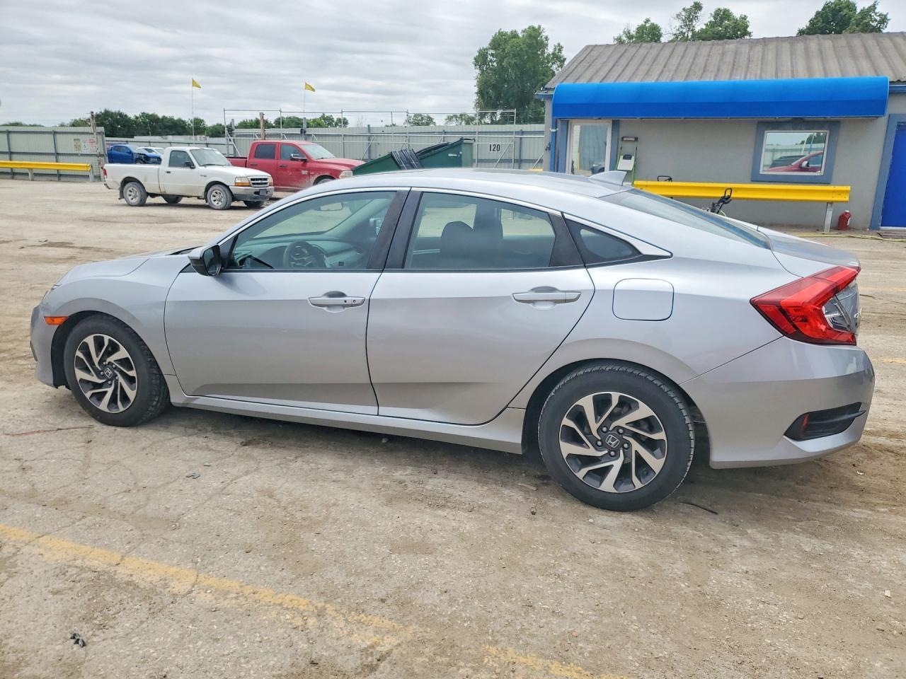 2017 Honda Civic Ex - Image 2