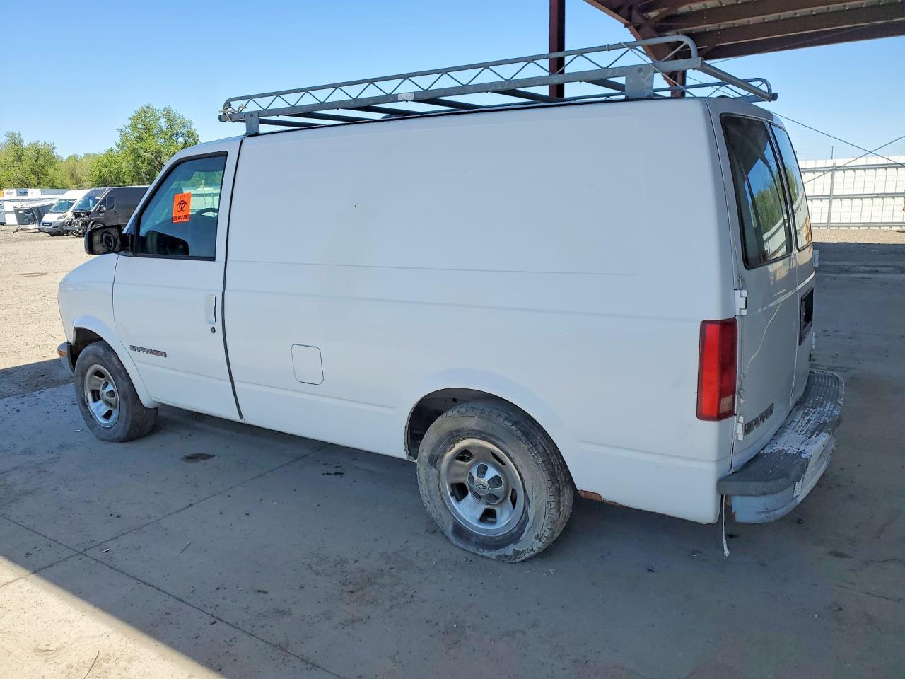 2000 GMC Safari Xt - Image 2