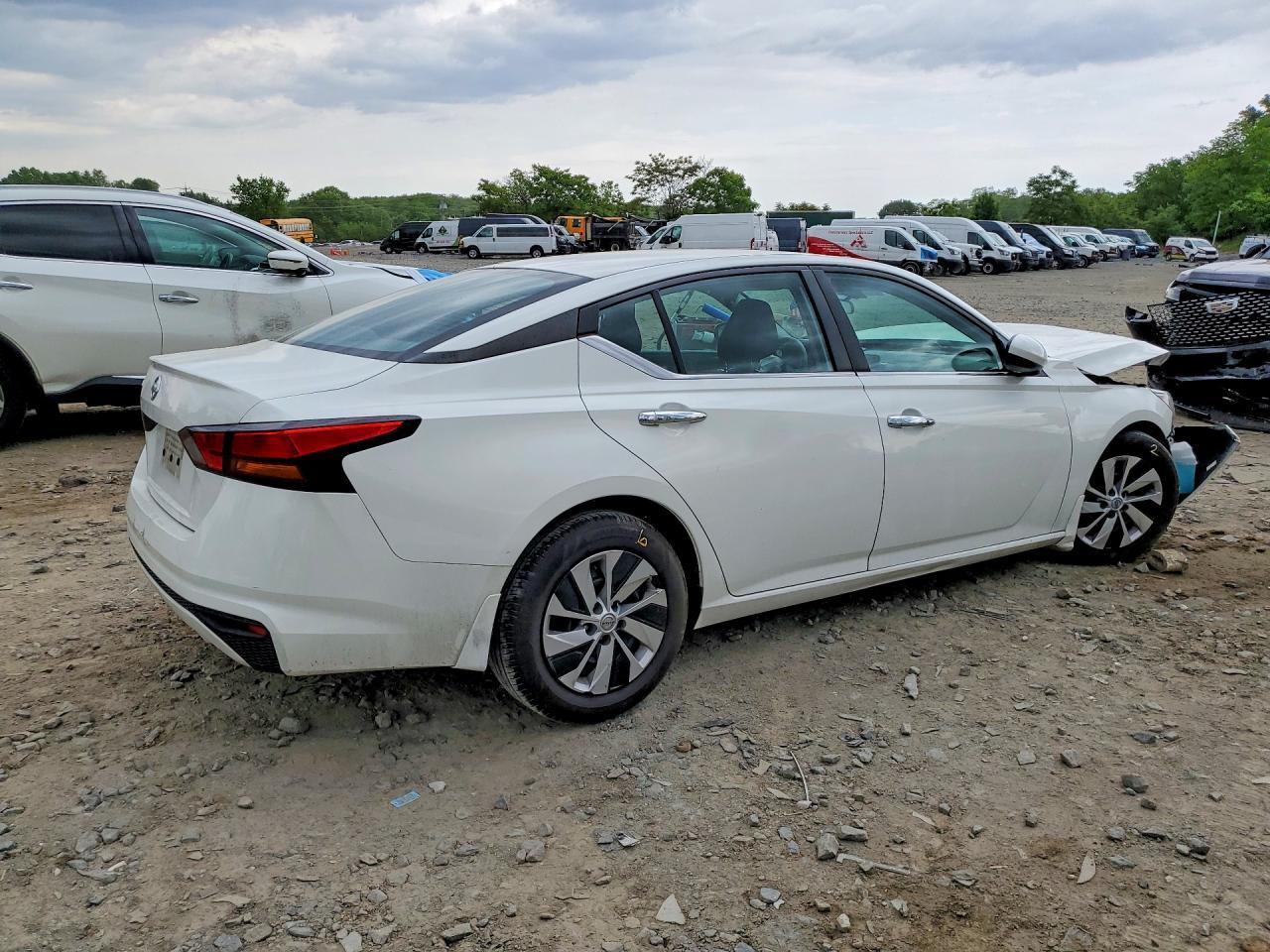 2021 Nissan Altima S - Фото 3