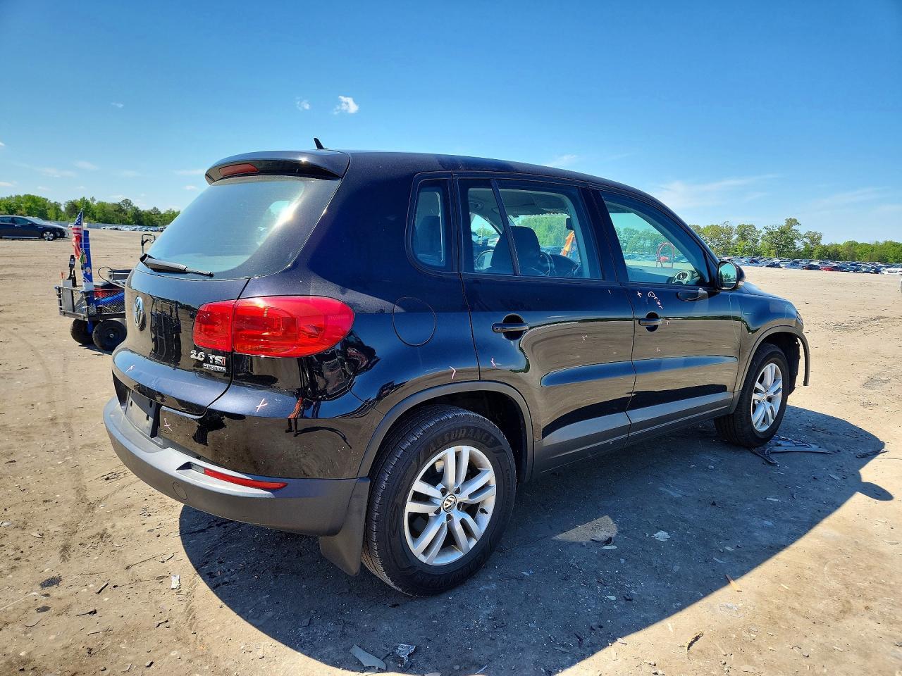 2014 Volkswagen Tiguan S - Фото 3