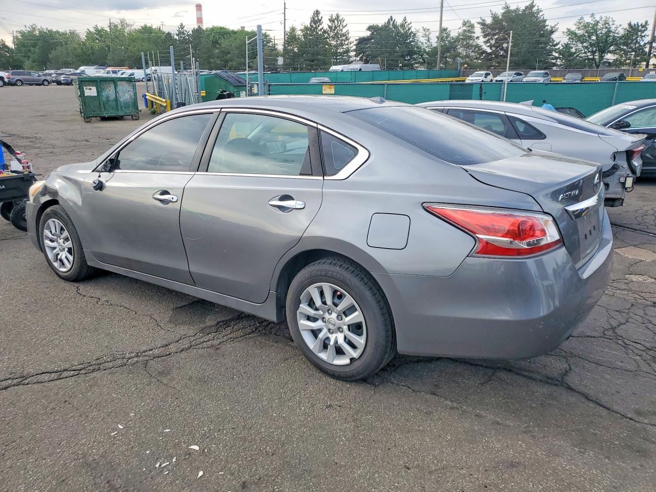 2014 Nissan Altima 2.5 S - Фото 2