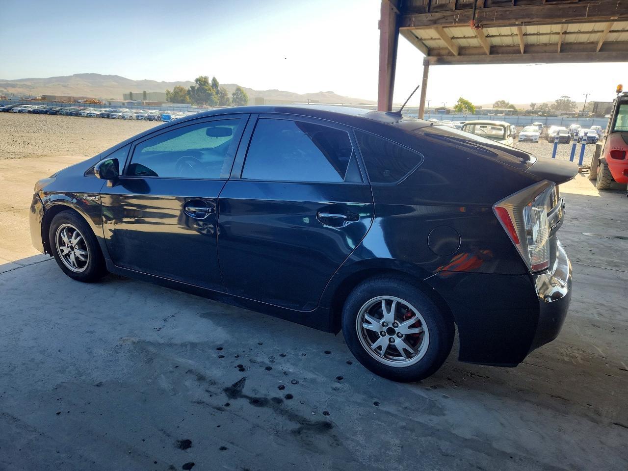 2011 Toyota Prius Four - Фото 2