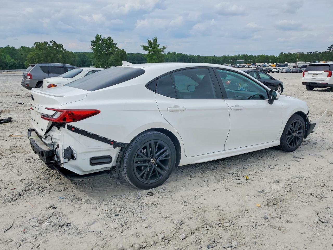 2025 Toyota Camry Se - Фото 3