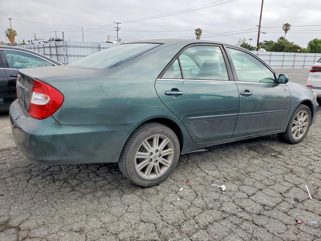 2002 Toyota Camry Le - Фото 3