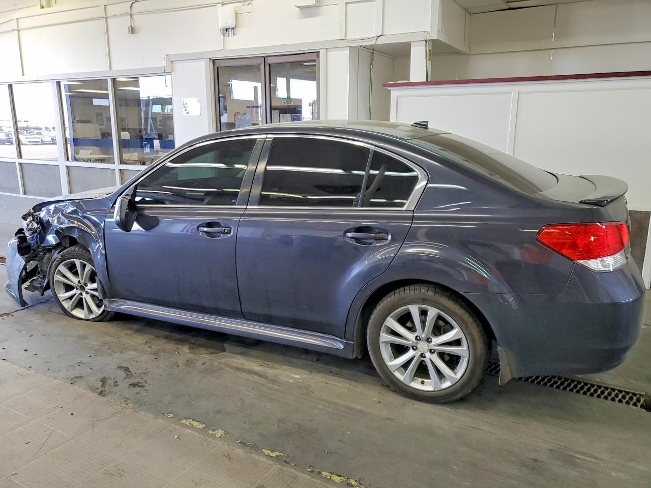 2013 Subaru Legacy 2.5I Premium - Фото 2