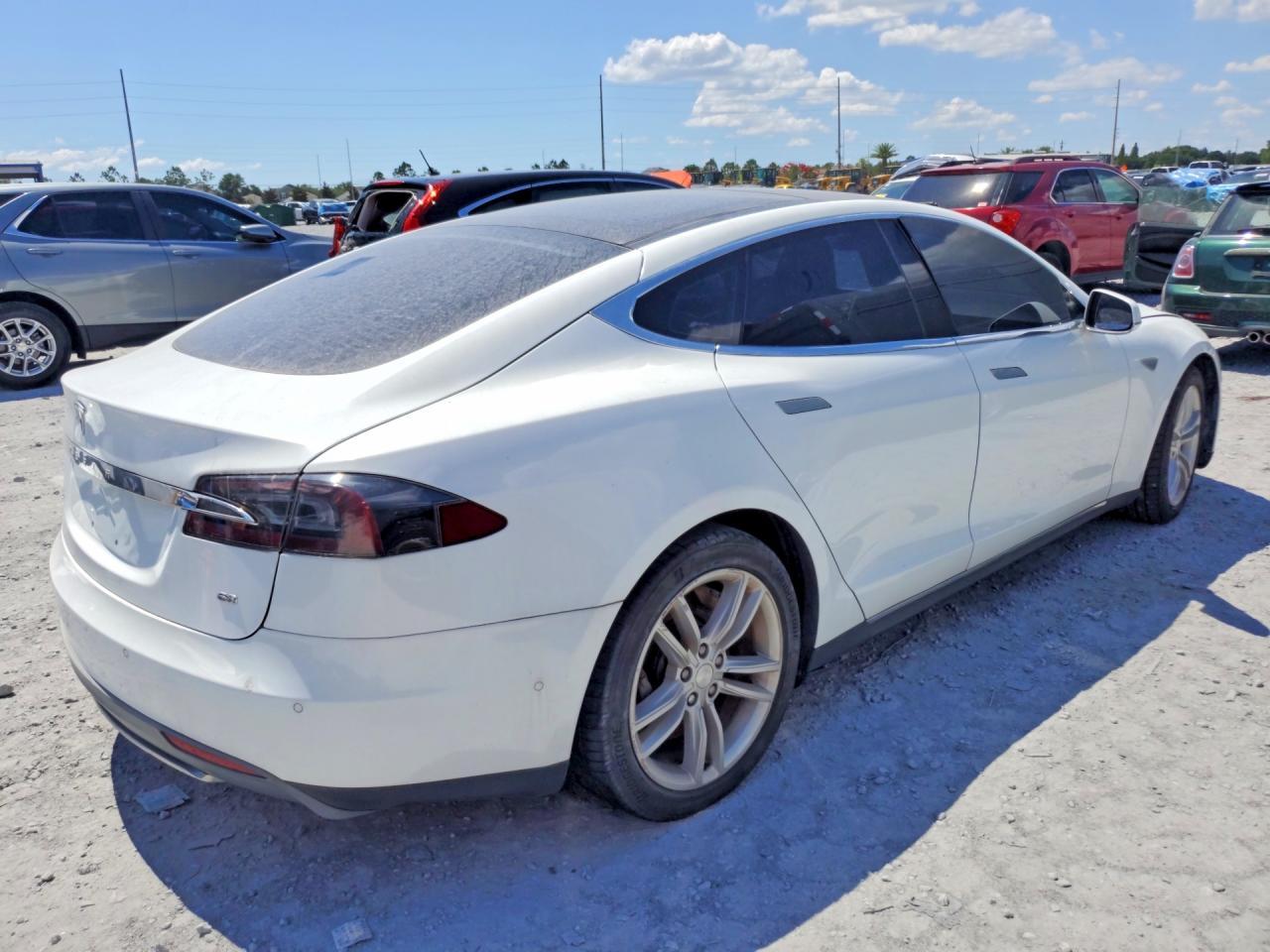 2014 Tesla Model S - Image 3
