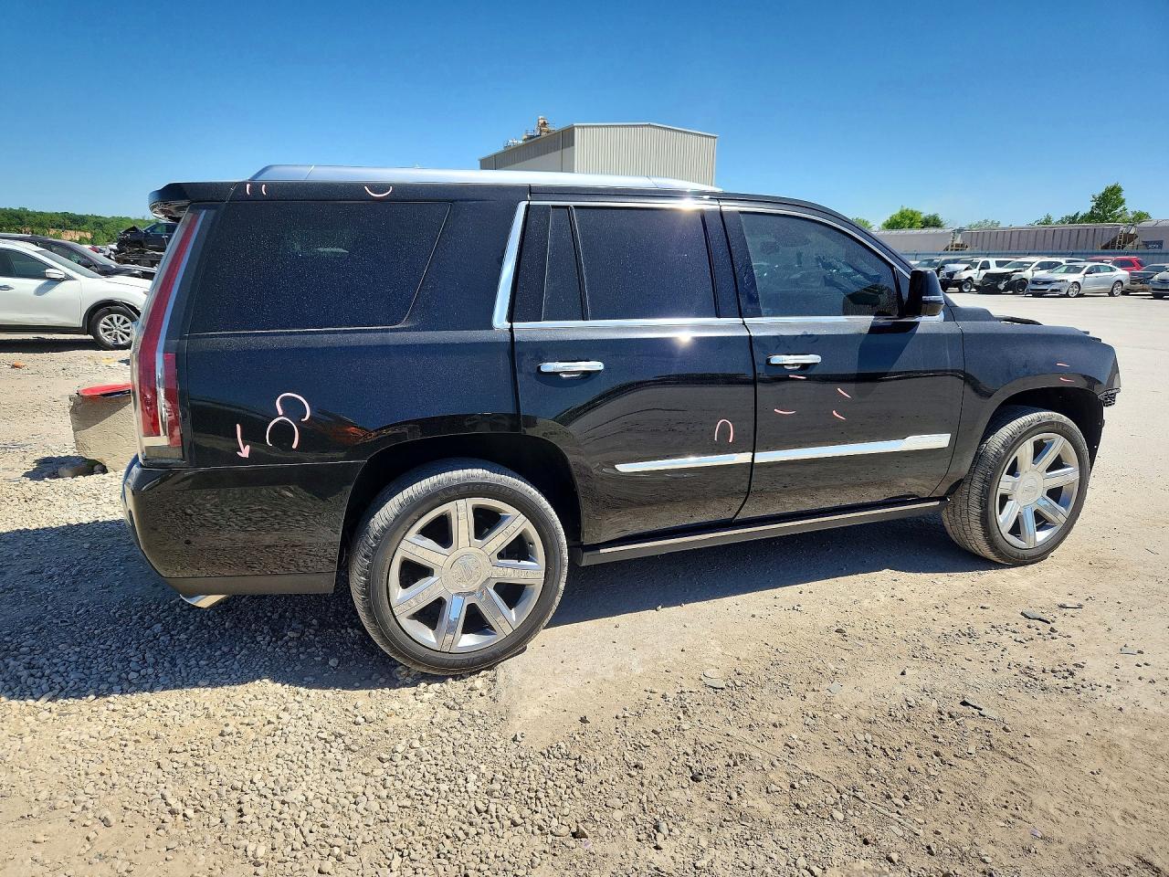 2018 Cadillac Escalade Platinum - Image 3