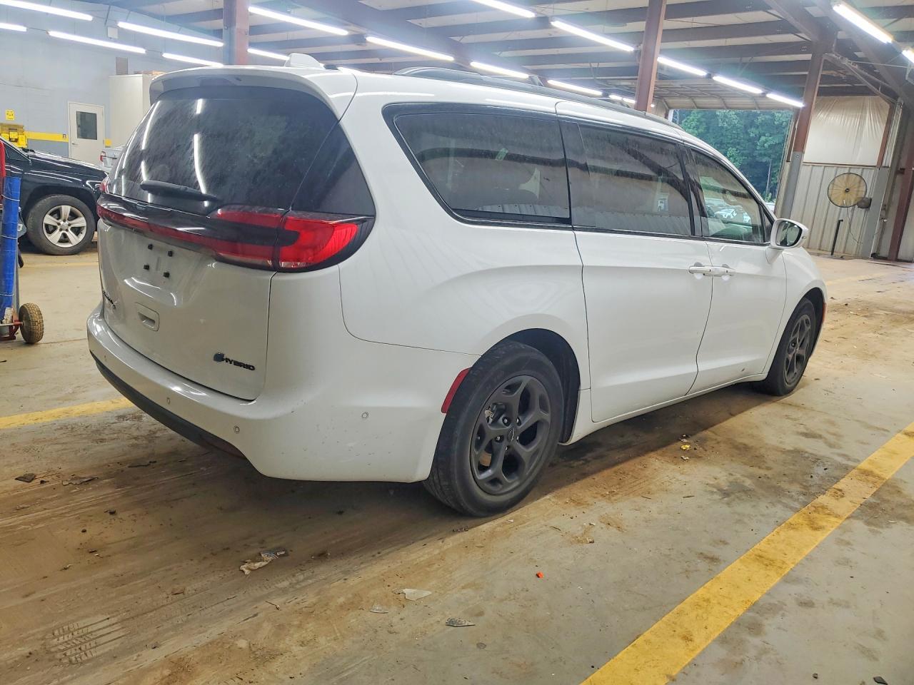2021 Chrysler Pacifica Hybrid Limited - Фото 3