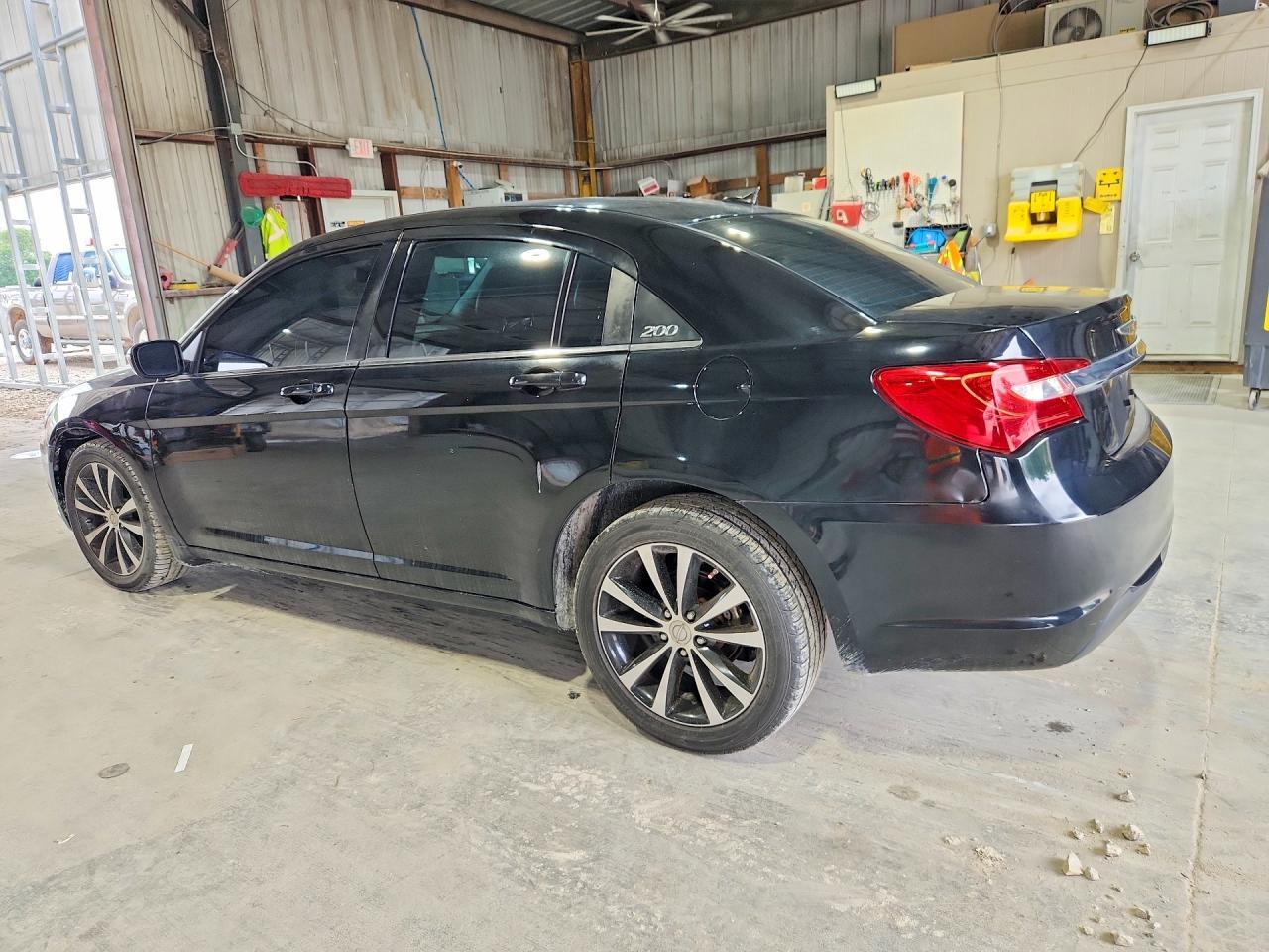 2012 Chrysler 200 S - Image 2