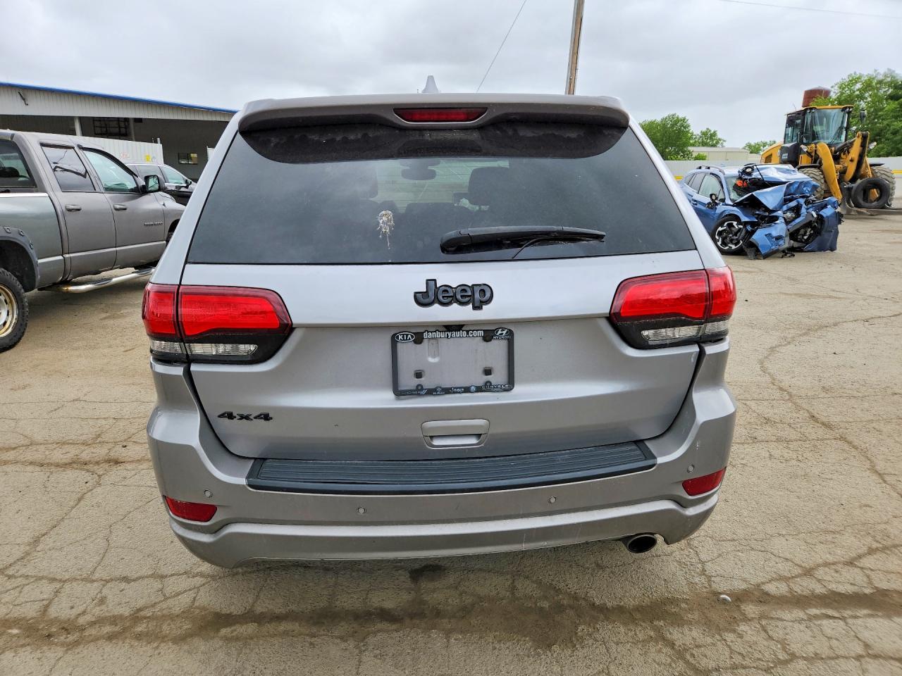 2020 Jeep Grand Cherokee Laredo - Image 6