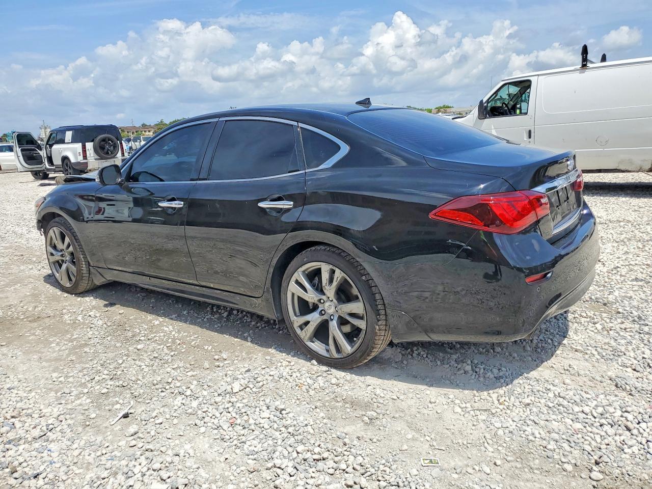 2015 Infiniti Q70 3.7 - Фото 2