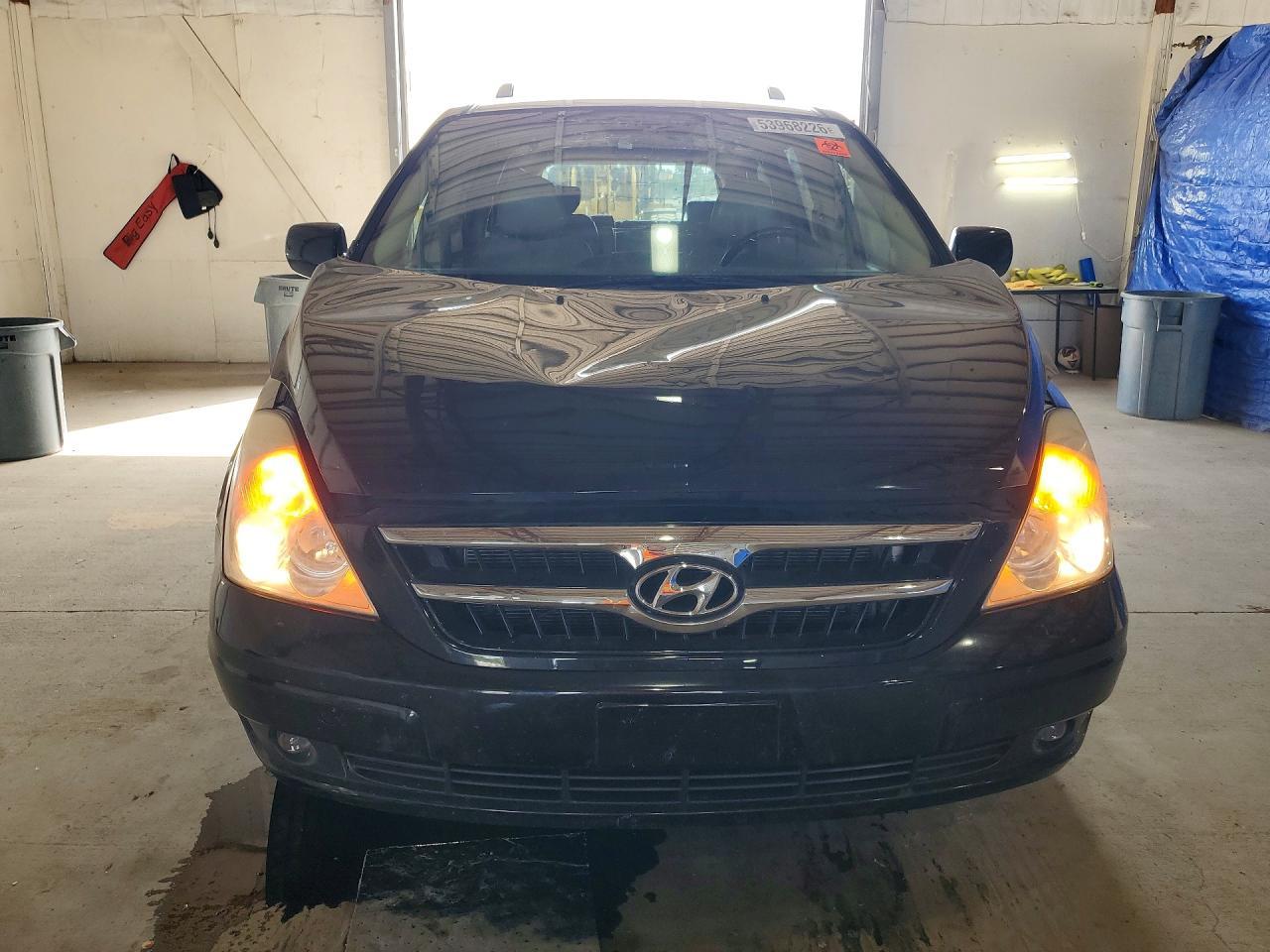 2007 Hyundai Entourage Gls - Image 5