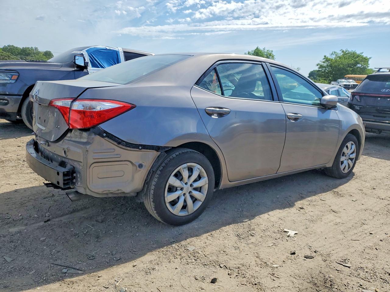 2015 Toyota Corolla Le - Фото 3