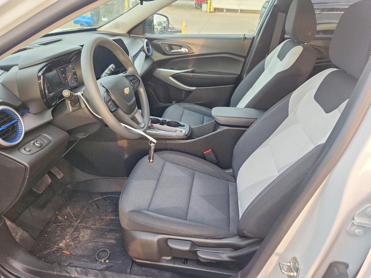 2025 Chevrolet Trax Ls - Фото 7