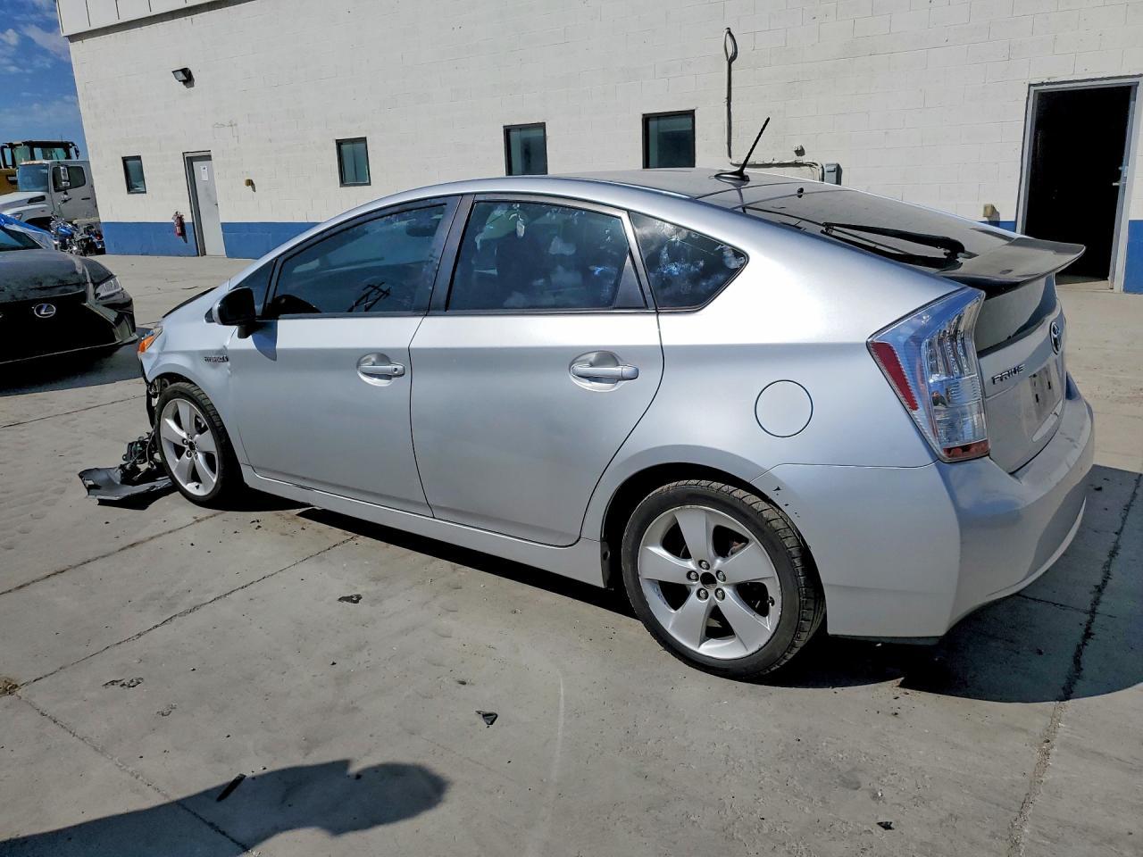 2011 Toyota Prius Five - Фото 2