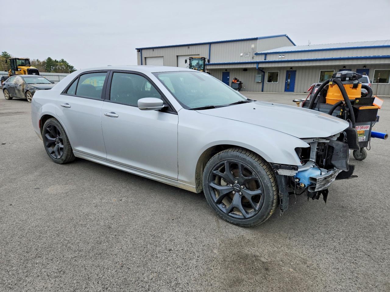 2022 Chrysler 300 Touring L - Image 4