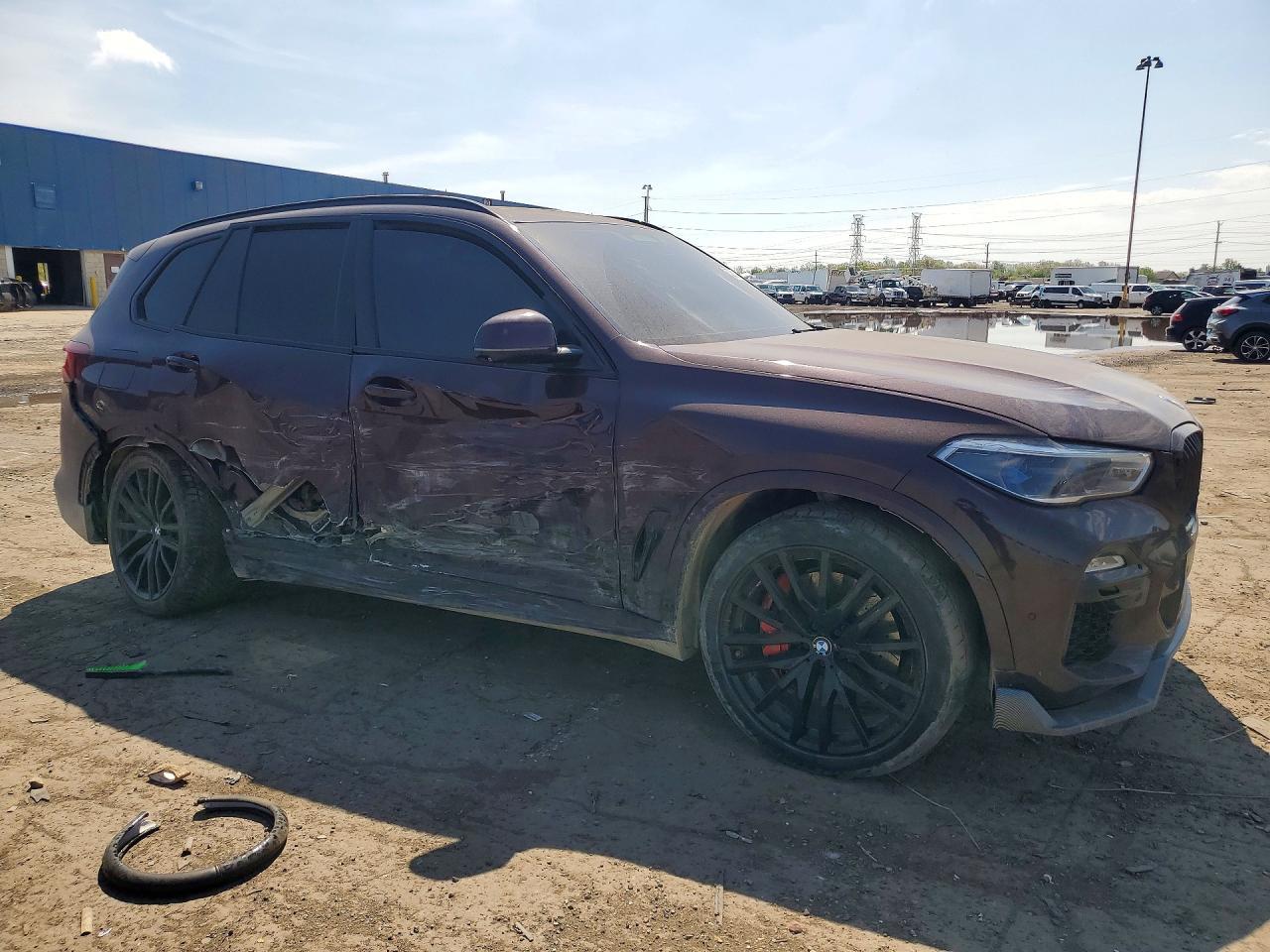 2021 BMW X5 M50I - Фото 4