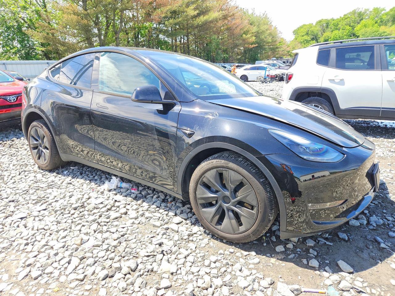 2025 Tesla Model Y - Image 4
