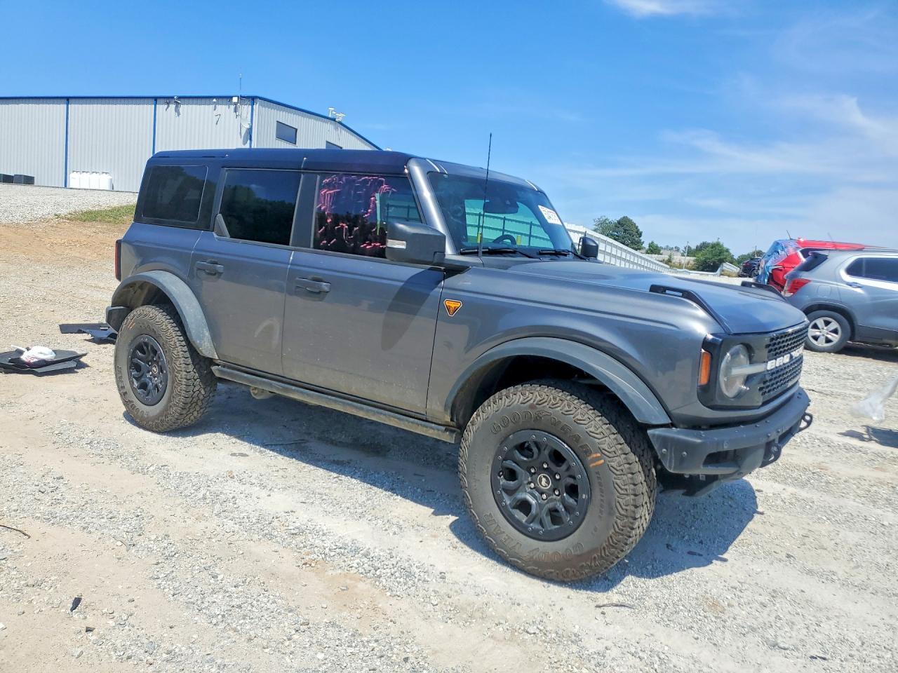 2025 Ford Bronco Badlands - Image 4