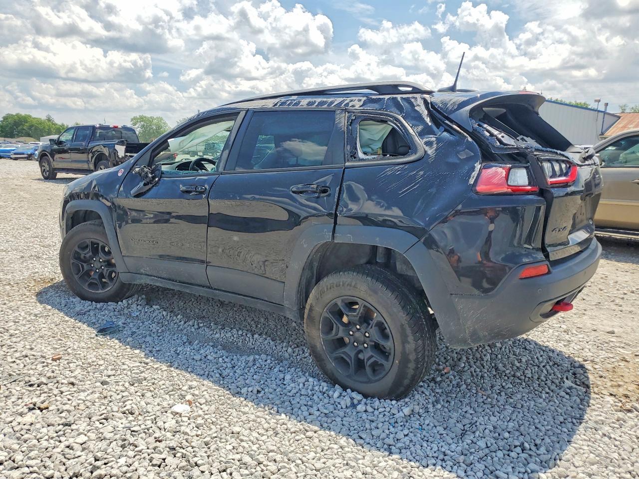 2019 Jeep Cherokee Trailhawk - Image 2