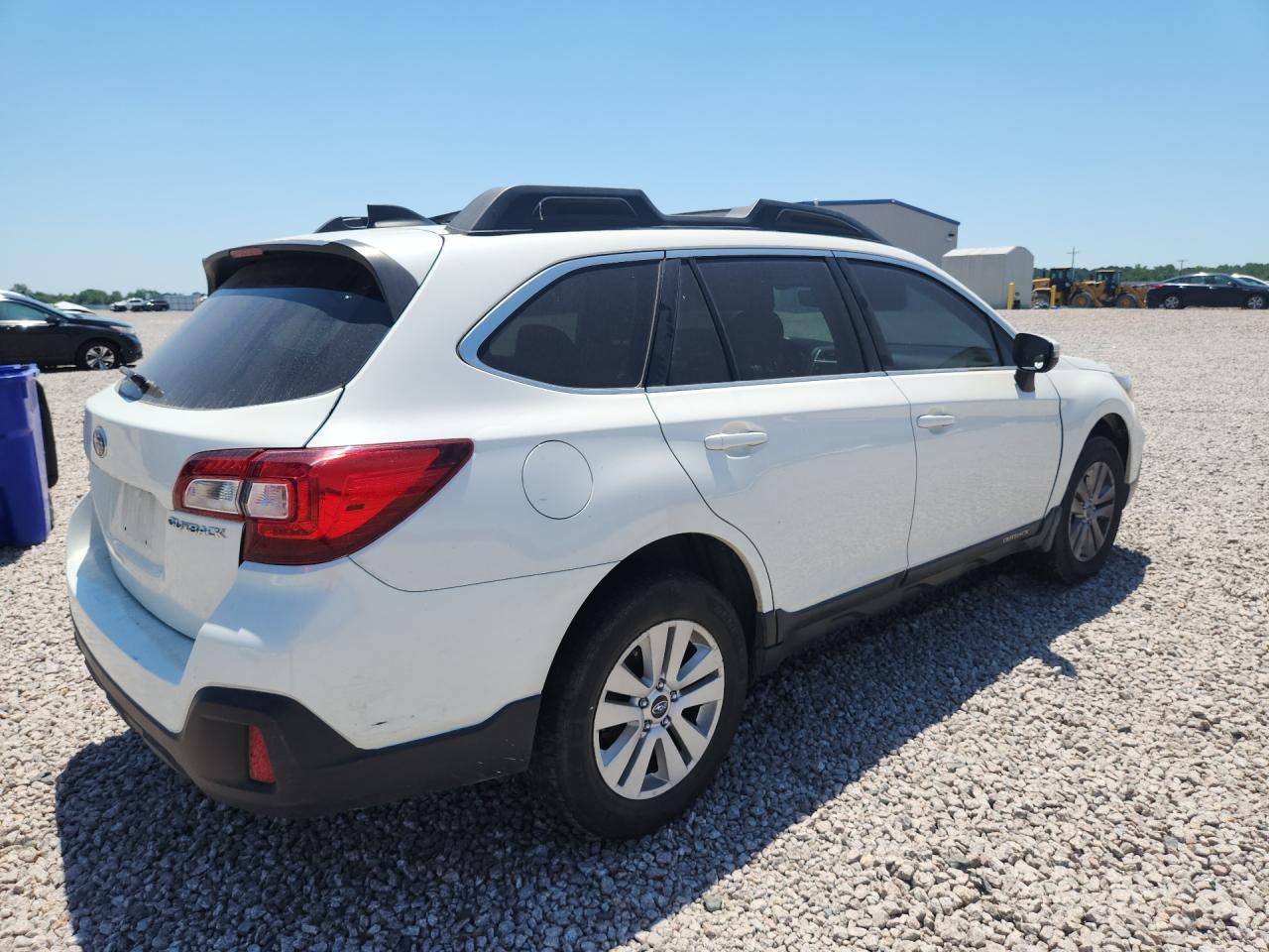 2018 Subaru Outback 2.5I Premium - Image 3