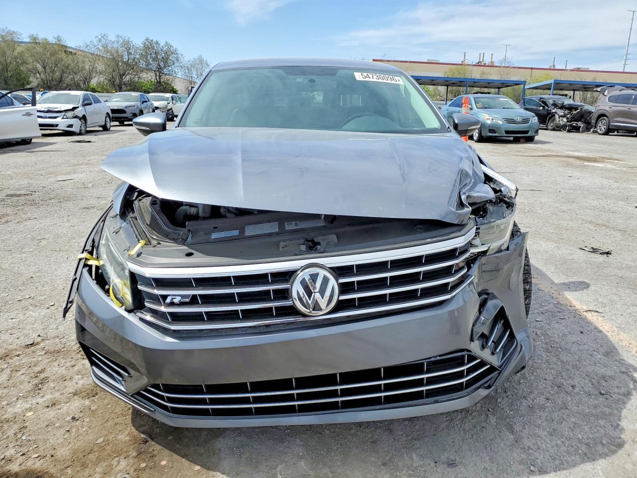 2018 Volkswagen Passat S - Фото 5