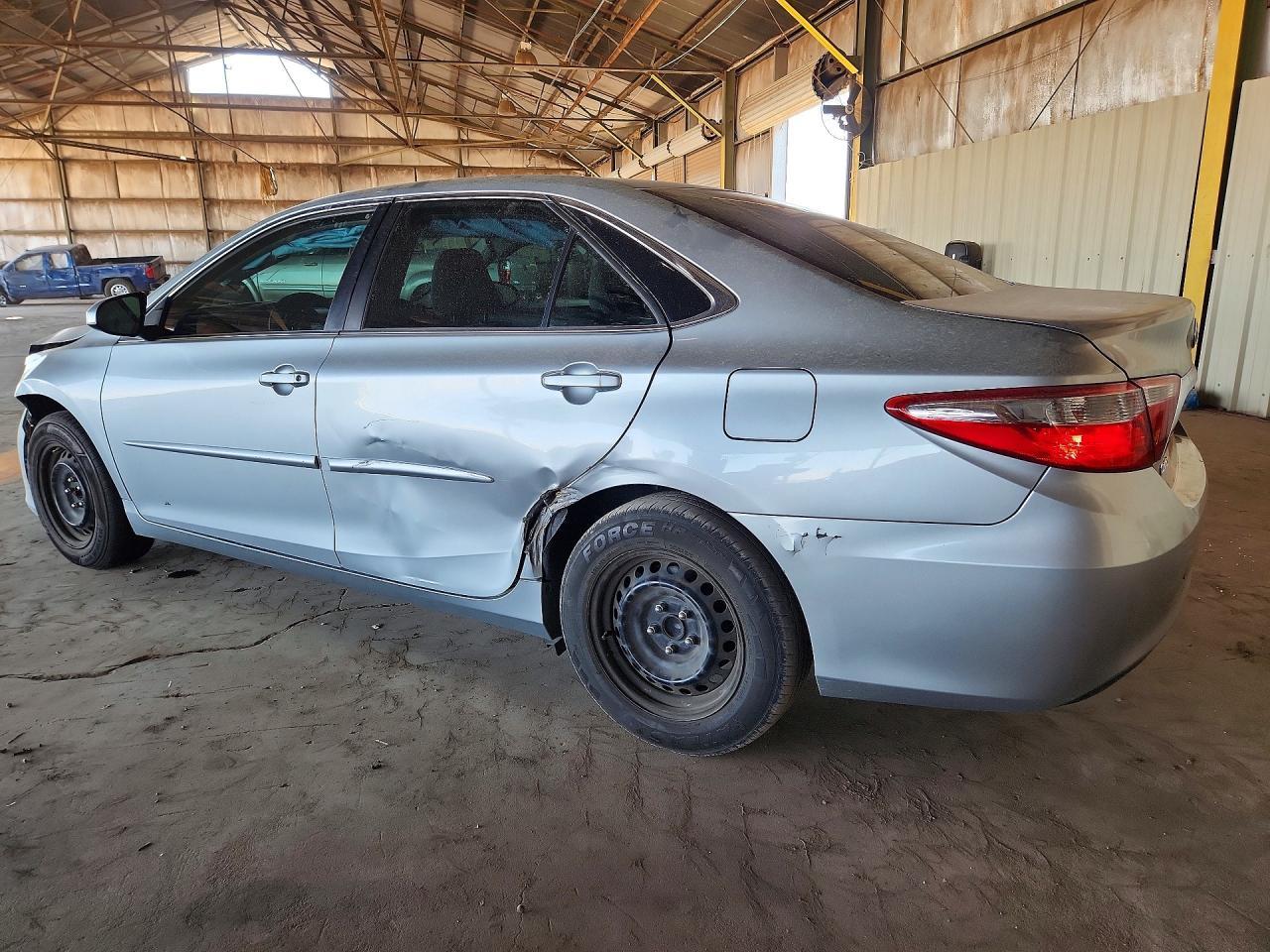 2017 Toyota Camry Le - Фото 2