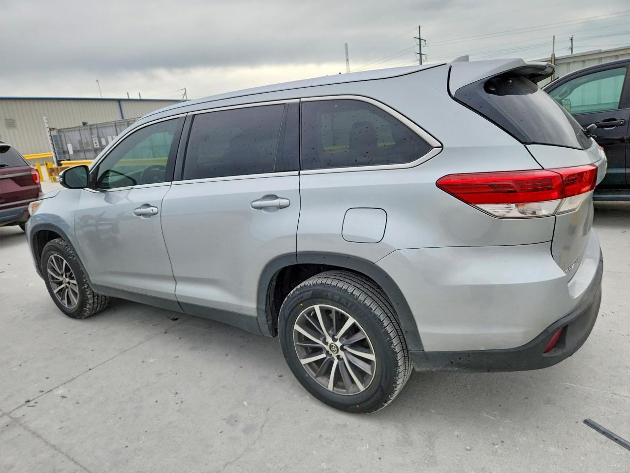2019 Toyota Highlander Xle - Image 2
