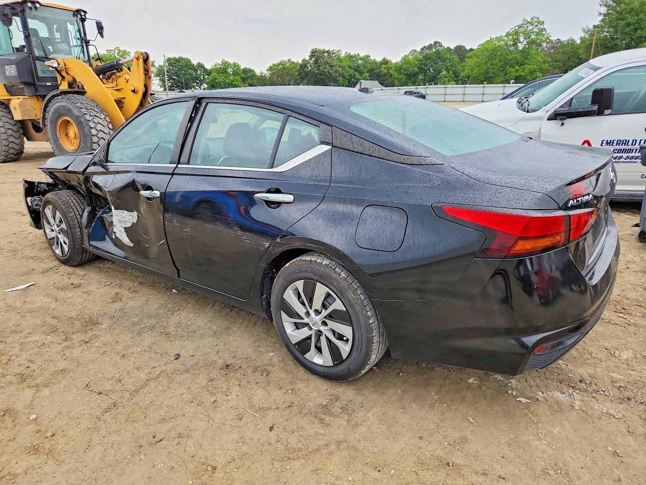 2020 Nissan Altima S - Фото 2