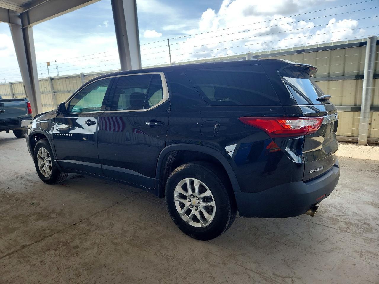 2019 Chevrolet Traverse Ls - Фото 2