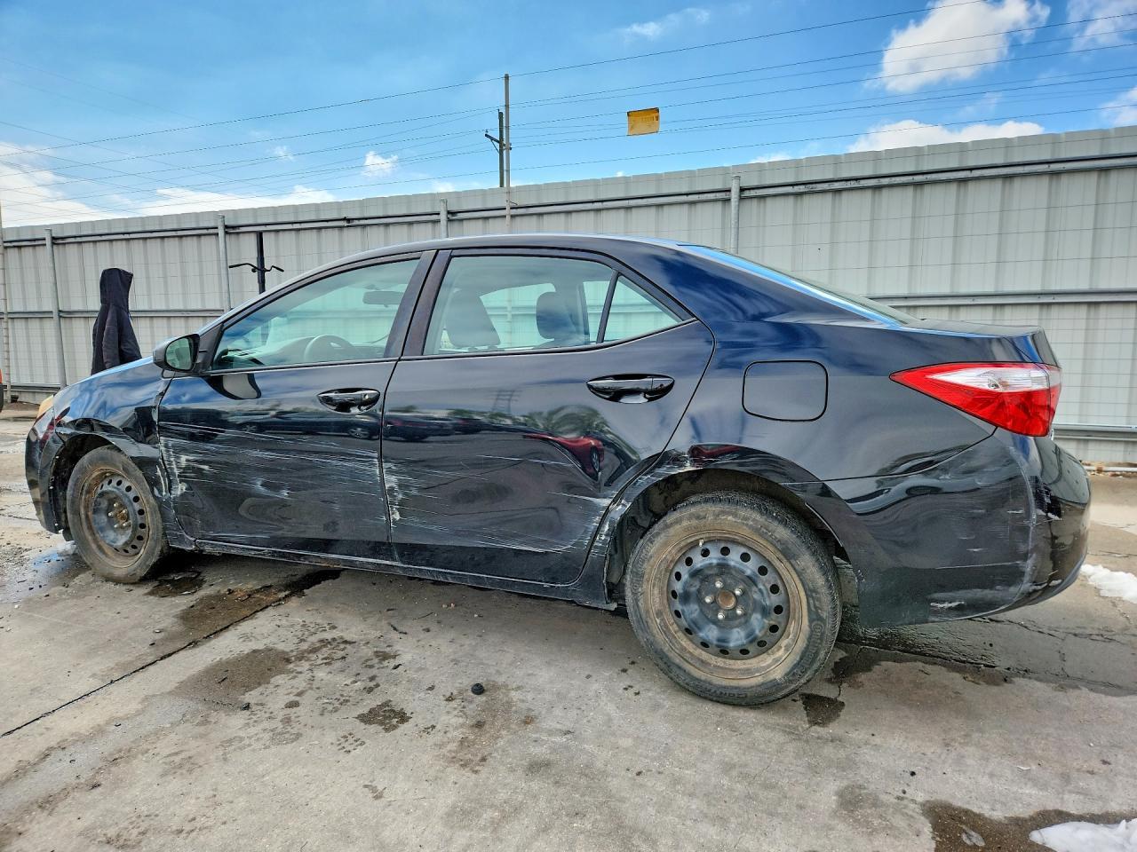 2015 Toyota Corolla Le - Фото 2