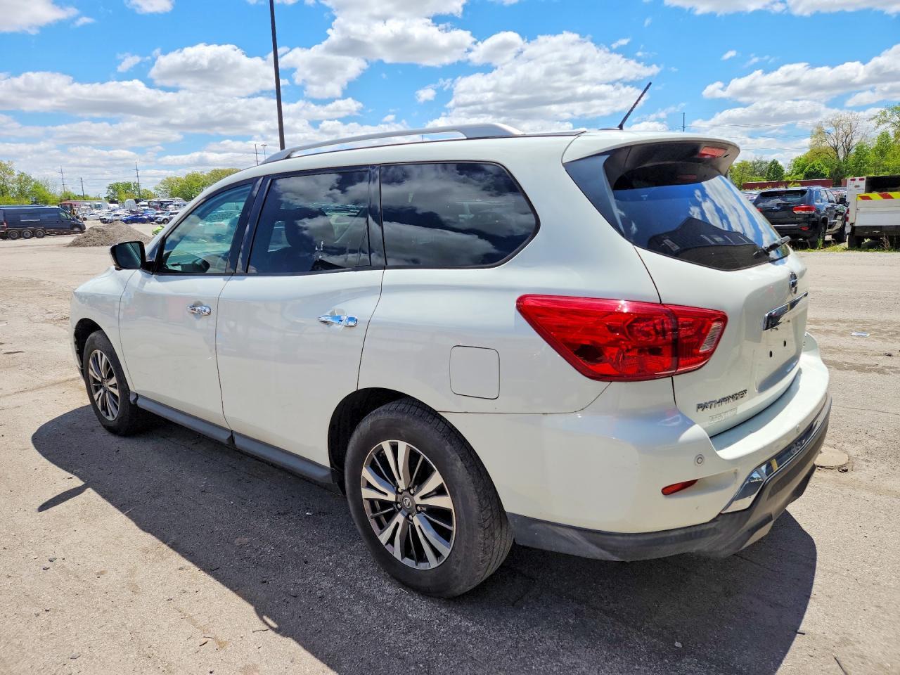 2017 Nissan Pathfinder Sl - Image 2