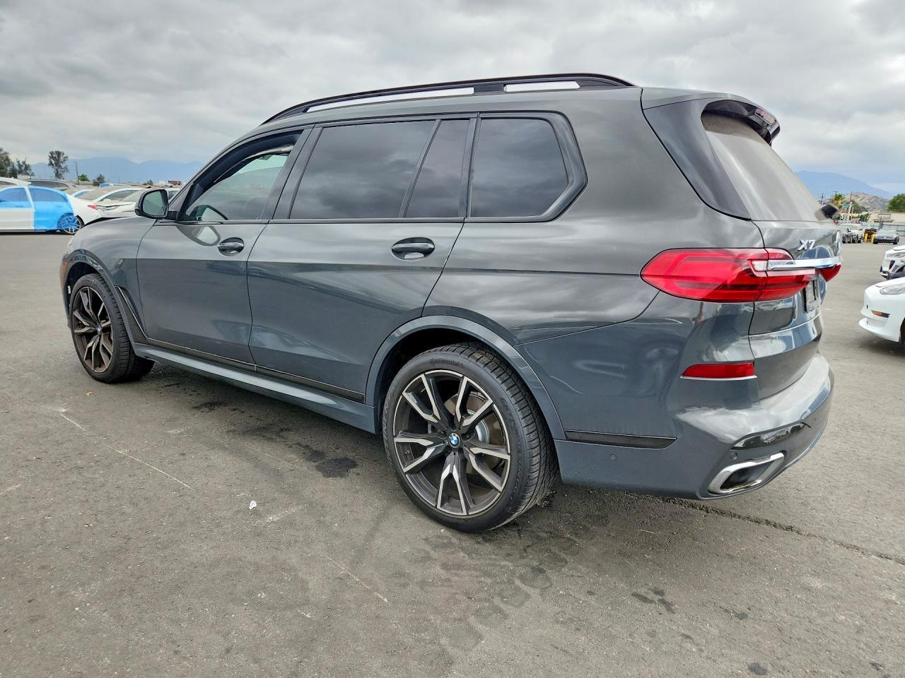2021 BMW X7 xDrive40I - Фото 2
