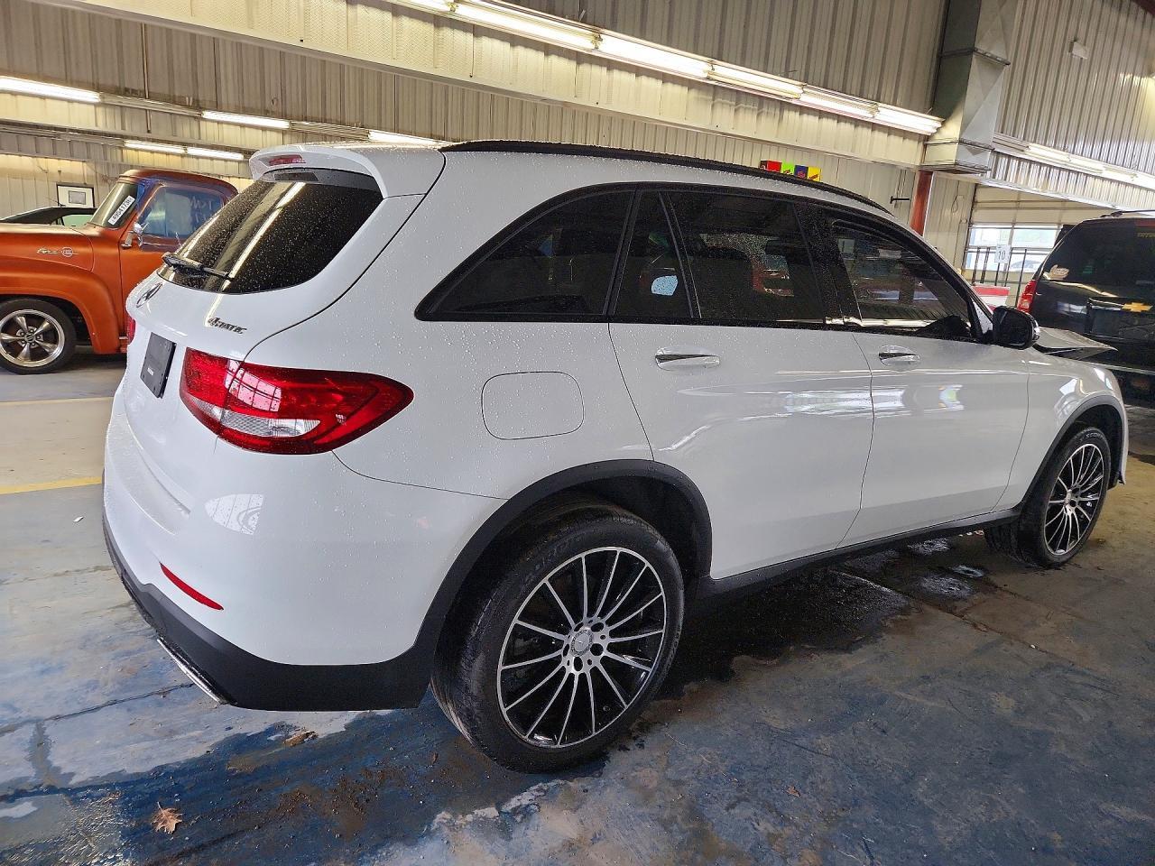 2017 Mercedes-Benz Glc 300 4Matic - Image 3