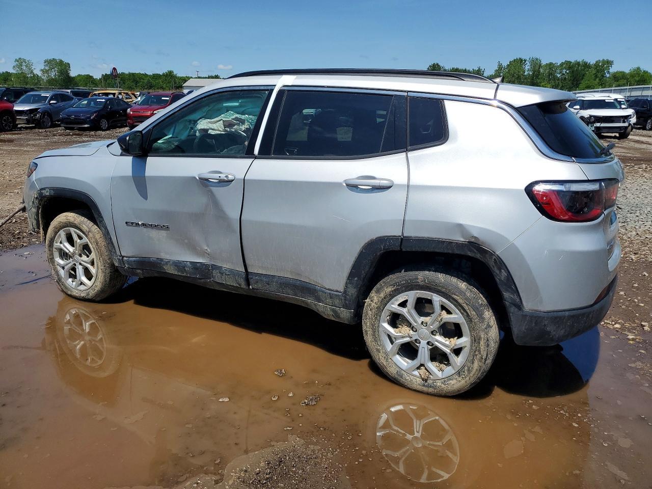 2024 Jeep Compass Latitude - Image 2