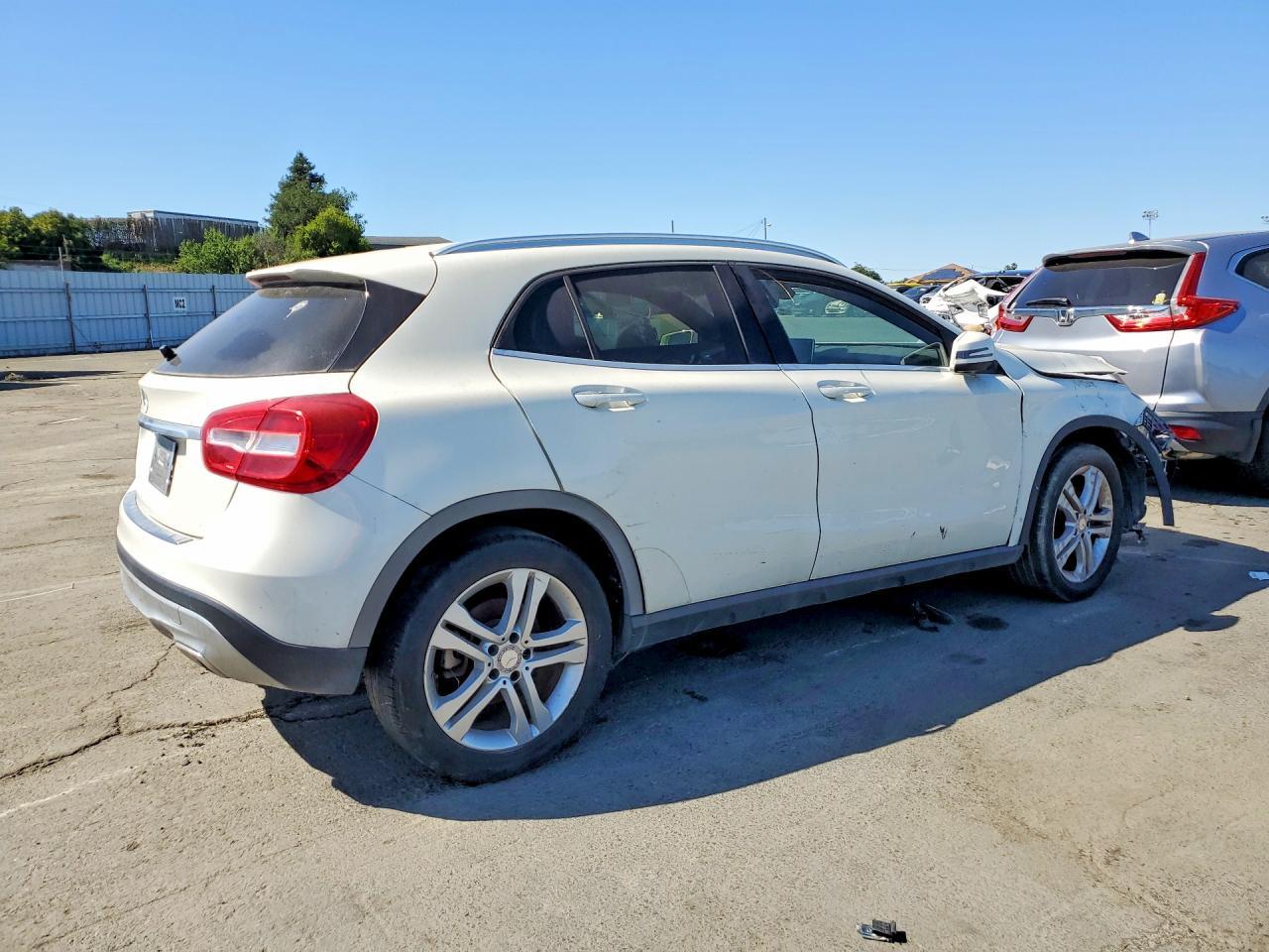 2016 Mercedes-Benz Gla 250 - Image 3