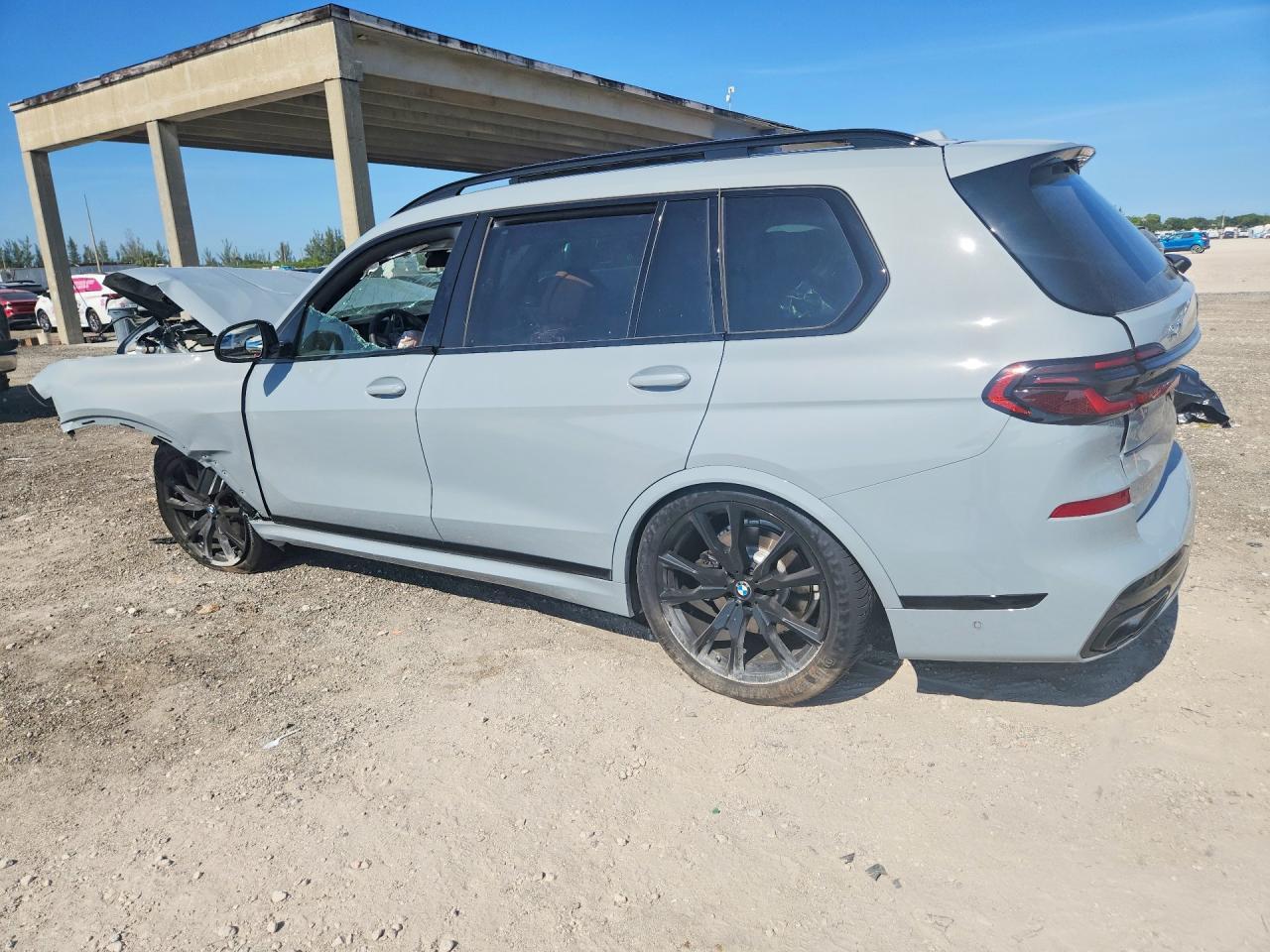 2026 BMW X7 xDrive40I - Фото 2