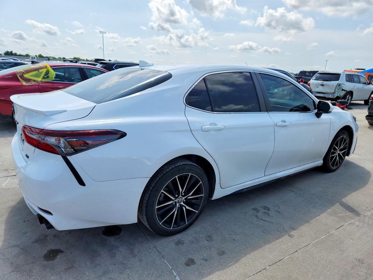 2024 Toyota Camry Se - Фото 3