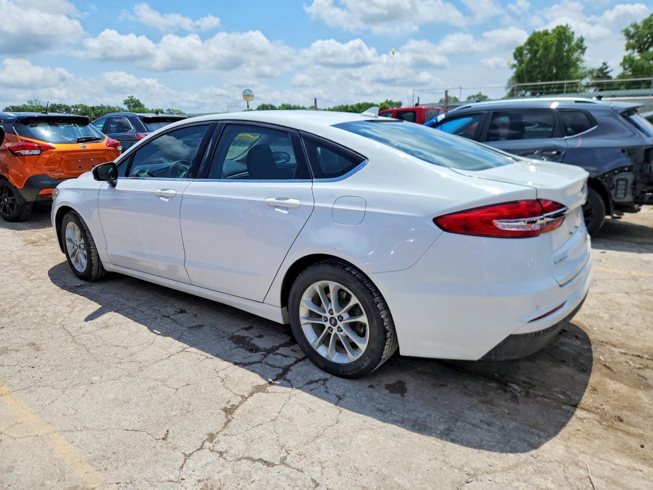 2020 Ford Fusion Se - Image 2