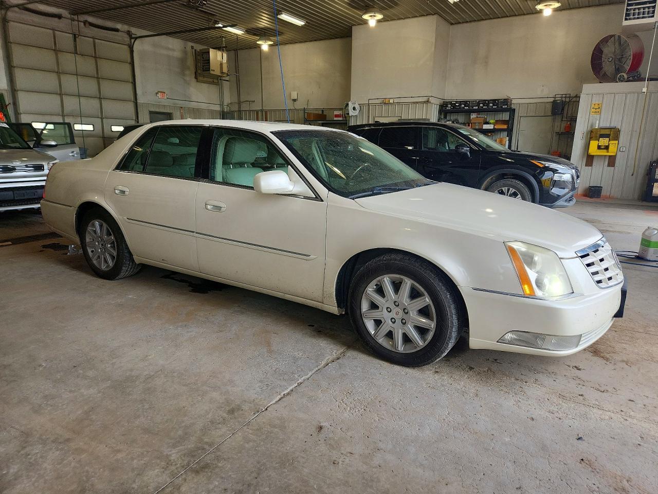 2011 Cadillac Dts Premium Collection - Image 4
