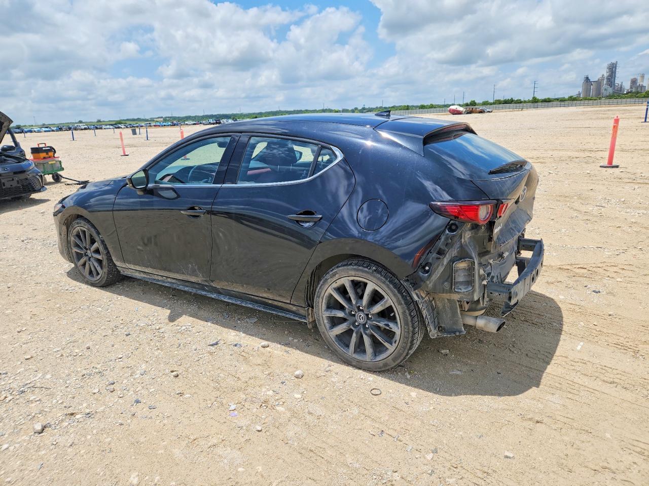 2021 Mazda 3 Premium - Фото 2